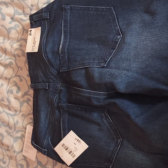 🩵2/$40 or 3/$45 Forever 21 size 24" mid rise Flare cut jeans - Picture 4 of 4